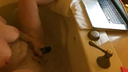 De zoon blijft bij de slapende free nederlands porno moeder.