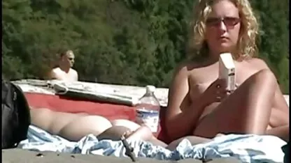 Getatoeëerde nymfomane nederlandse porno vrouwen geeft de voorkeur aan harde seks.