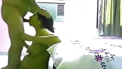 Uitspoeling van sperma uit nederlandse porno trio kutjes