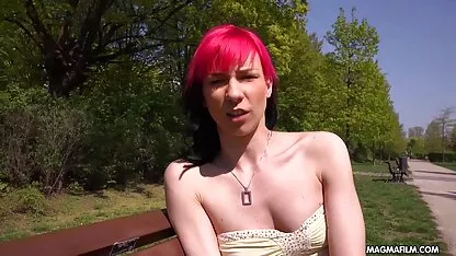 Meisje in zwarte kousen porno movies nl zuigt de penis van een Rus