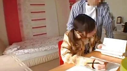 Mooie geile nederlandse familie porno meisjes uitgenodigd voor bed guy