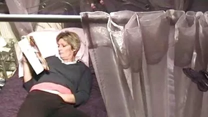 Agent straft moeder gratis porno ned met grote tieten.