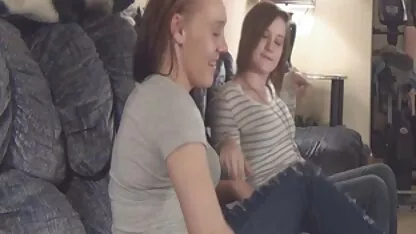 Stoute brunette gratis porno ned kwam op een geheime date met negers in Hotel