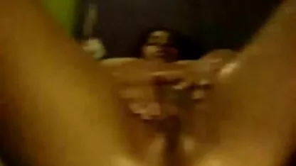 Man masturbeert kut vaarzen geprikt rubberen pornofilmpjes nederlands lul