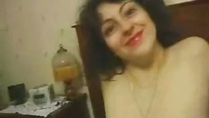 Jessica en haar vriendin in een harde porno hd nederlands groepsseks
