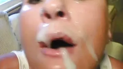 Lana met tatoeages nederlandse familie porno op slanke benen.
