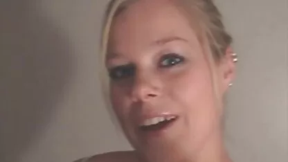 Gebruind брюнеточка speelt met een Dildo oude nederlandse porno
